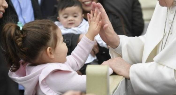 Papës, mesazhe urimi për shërim të shpejtë, nga mbarë bota