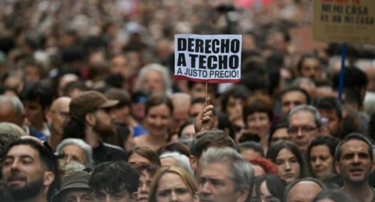 Mijëra qytetarë protestojnë për të drejtën e strehimit në Spanjë