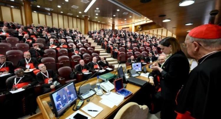 Kardinalët hyjnë në izolim para konklavës sekrete për zgjedhjen e Papës