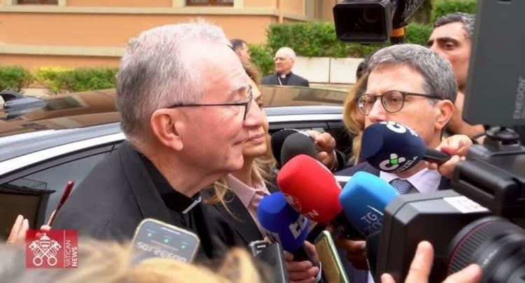 Parolin: Qëndrimi i Selisë së Shenjtë për paqen dhe çarmatimin është i vendosur, por sulmet kundër Papës janë të çuditshme