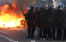 Turma islamiste-majtiste vërshon rrugët e Francës, mbi 250 mijë protestues përballen me policinë