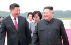 Xi Jinping nis vizitën historike në Korenë e Veriut, pritje madhështore në Phenian nga Kim Jong Un