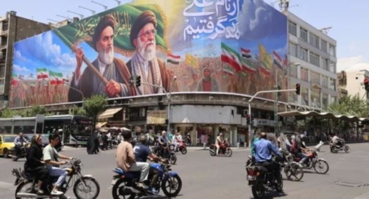 “Shumë të dëshpëruar:” Iranianët flasin për trazirat emocionale të jetesës gjatë luftës