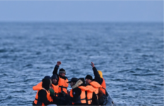 Përmbyset varka pranë Libisë, zhduken mbi 50 emigrantë