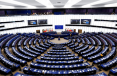 Parlamenti Evropian miraton një kredi prej 90 miliardë euro për Ukrainën