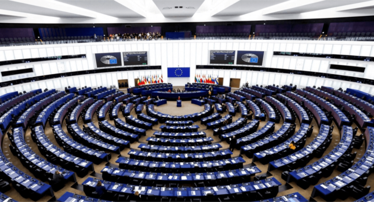 Parlamenti Evropian miraton një kredi prej 90 miliardë euro për Ukrainën