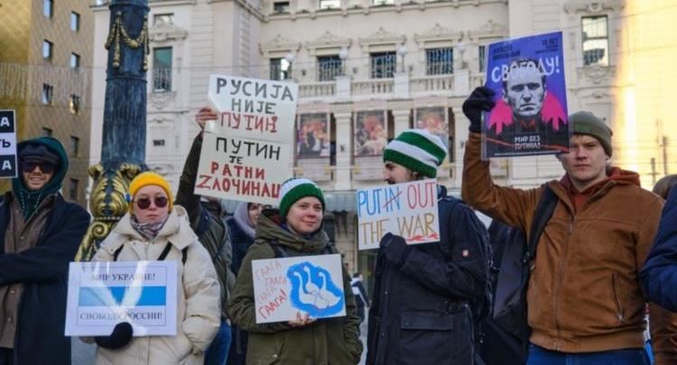 Serbia dëbon rusë, shkak qëndrimi kundër luftës në Ukrainë