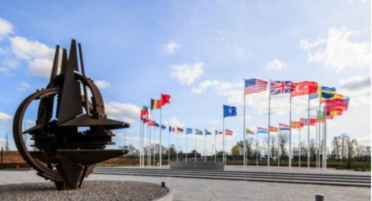 Ministrat e Mbrojtjes të NATO-s mblidhen në Bruksel, fokus te Ballkani Perëndimor dhe mbështetja për Ukrainën