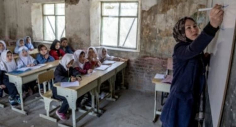 UNESCO: 2,4 milionë vajza afgane të përjashtuara nga shkollimi i mesëm