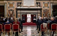 Papa: nevojiten politika që mbrojnë dinjitetin e të miturve në epokën e AI-së