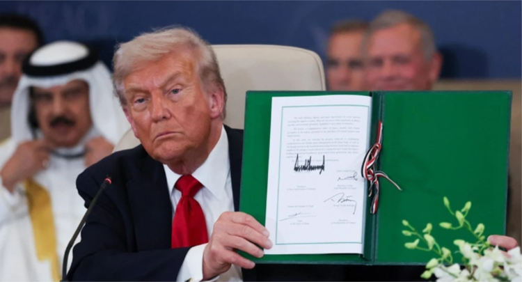 Trump nënshkruan marrëveshjen e paqes për Gazën: 3 mijë vjet për të arritur këtu