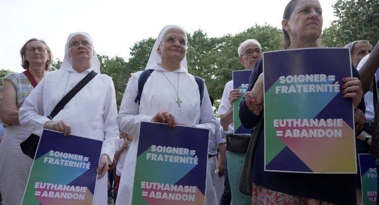 Kisha në Francë i kundërvihet ligjit mbi vdekjen e asistuar