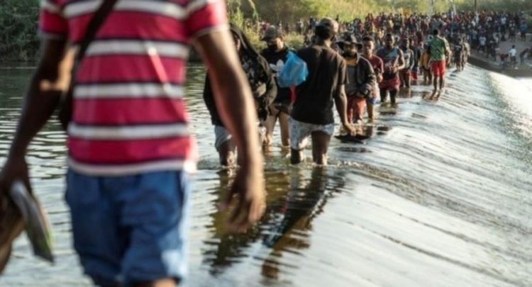 Mijëra emigrantë nën urë në kufirin SHBA-Meksikë. Rritet kriza humanitare