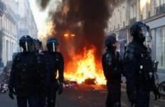 Macron refuzon dorëheqjen e ministrit të Brendshëm pas trazirave në Francë