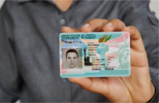 SHBA pezullon lotarinë për vizën ‘Green Card’