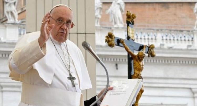 Papa: mos e mbytni Afrikën, nuk është tokë për t’u shfrytëzuar e për t’u plaçkitur