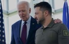 ‘Sa më shpejt ndihma ushtarake’, Biden i jep garanci Zelensky-t
