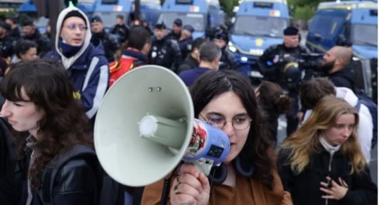 Macron ashpërson masat ndaj protestave në Francë
