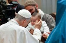 Krishtlindja, "njerëzimi i plagosur" dhe zëri ngushëllues i Papëve