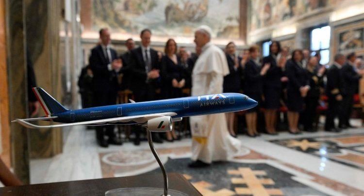 Papa: aeroplanët duhet të jenë mbartës të paqes, nga qielli nuk duhet të arrijë vdekja