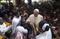 Papa, misionarëve: njerëzimi i përçarë ka nevojë për Lajmin e Mirë të paqes