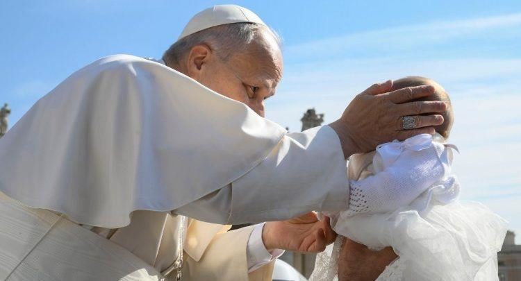 Papa: në çmendurinë e luftës, duhet mbrojtur jeta në çdo fazë