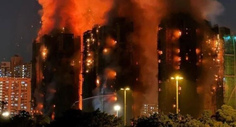 Rritet bilanci tragjik në Hong Kong/ 44 të vdekur, 279 të zhdukur nga zjarri masiv