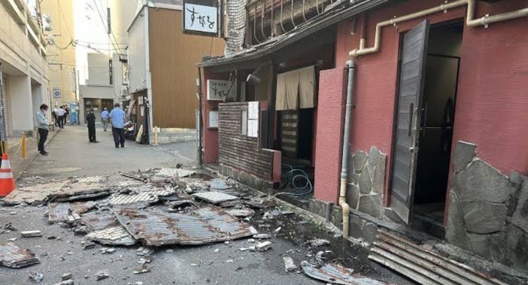 Tërmeti në Japoni: Banorët bllokohen brenda qendrës tregtare, mbi 150 mijë urdhërohen të evakuohen