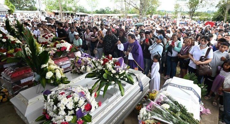 Papa lutet për viktimat e dhunës në Kolumbinë Jugperëndimore